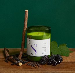 Packshot-Syrah-Maison-Tchin-Tchin-bougies-decoration-Emilie-Allali-La-Galerie-Dauphine Packshot-Syrah-Maison-Tchin-Tchin-bougies-decoration-Emilie-Allali-La-Galerie-Dauphine